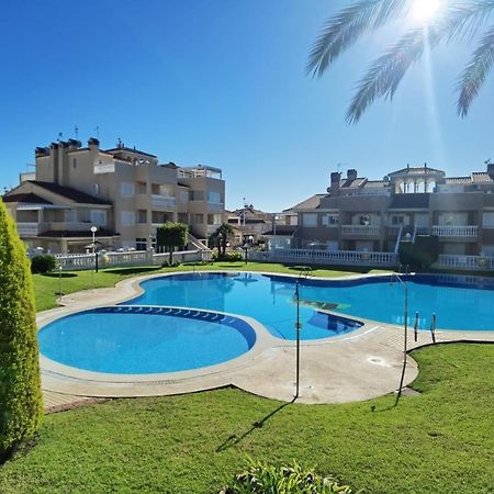 אוריהואלה Apartament Z Duzym Tarasem Na Pieknym Osiedlu מראה חיצוני תמונה