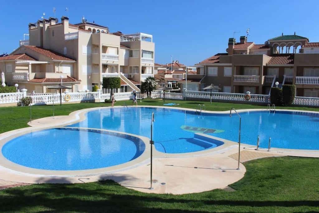 אוריהואלה Apartament Z Duzym Tarasem Na Pieknym Osiedlu מראה חיצוני תמונה