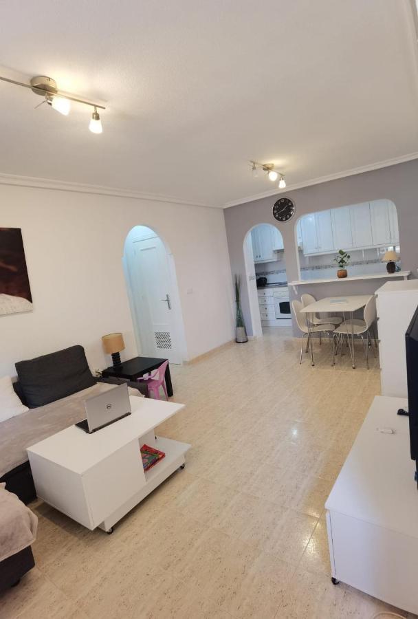 אוריהואלה Apartament Z Duzym Tarasem Na Pieknym Osiedlu מראה חיצוני תמונה