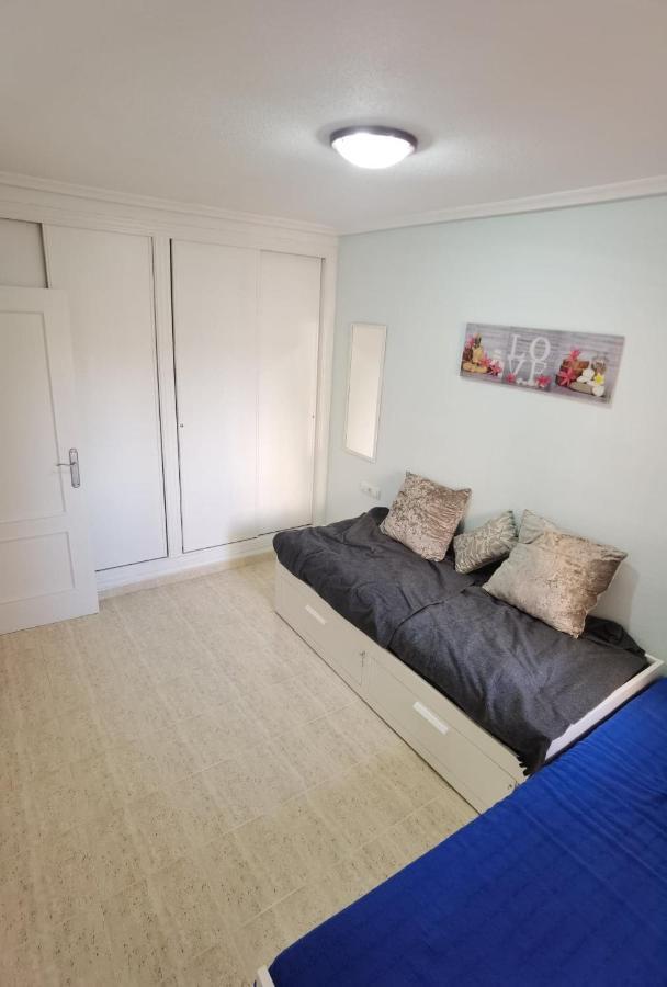 אוריהואלה Apartament Z Duzym Tarasem Na Pieknym Osiedlu מראה חיצוני תמונה