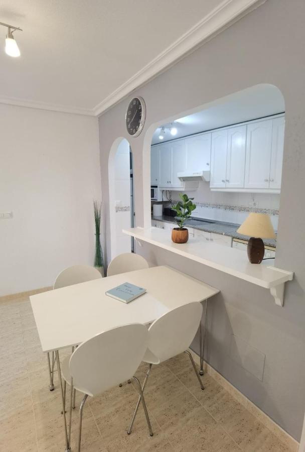 אוריהואלה Apartament Z Duzym Tarasem Na Pieknym Osiedlu מראה חיצוני תמונה