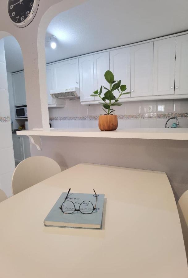 אוריהואלה Apartament Z Duzym Tarasem Na Pieknym Osiedlu מראה חיצוני תמונה