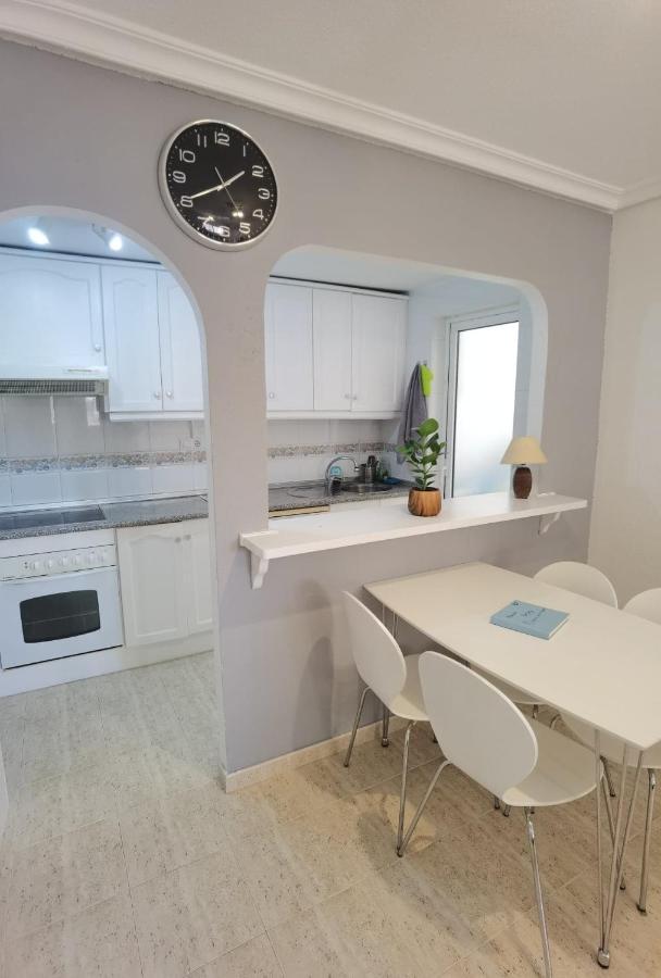 אוריהואלה Apartament Z Duzym Tarasem Na Pieknym Osiedlu מראה חיצוני תמונה